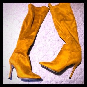 BCBG Maxazria Knee High boots New W/o Tags SZ 8